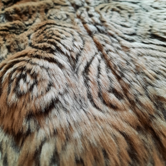 Loire NY Faux Fur Lined and Suede Windblocking Pop Up  Faux Fur Collar - Picture 5 of 11